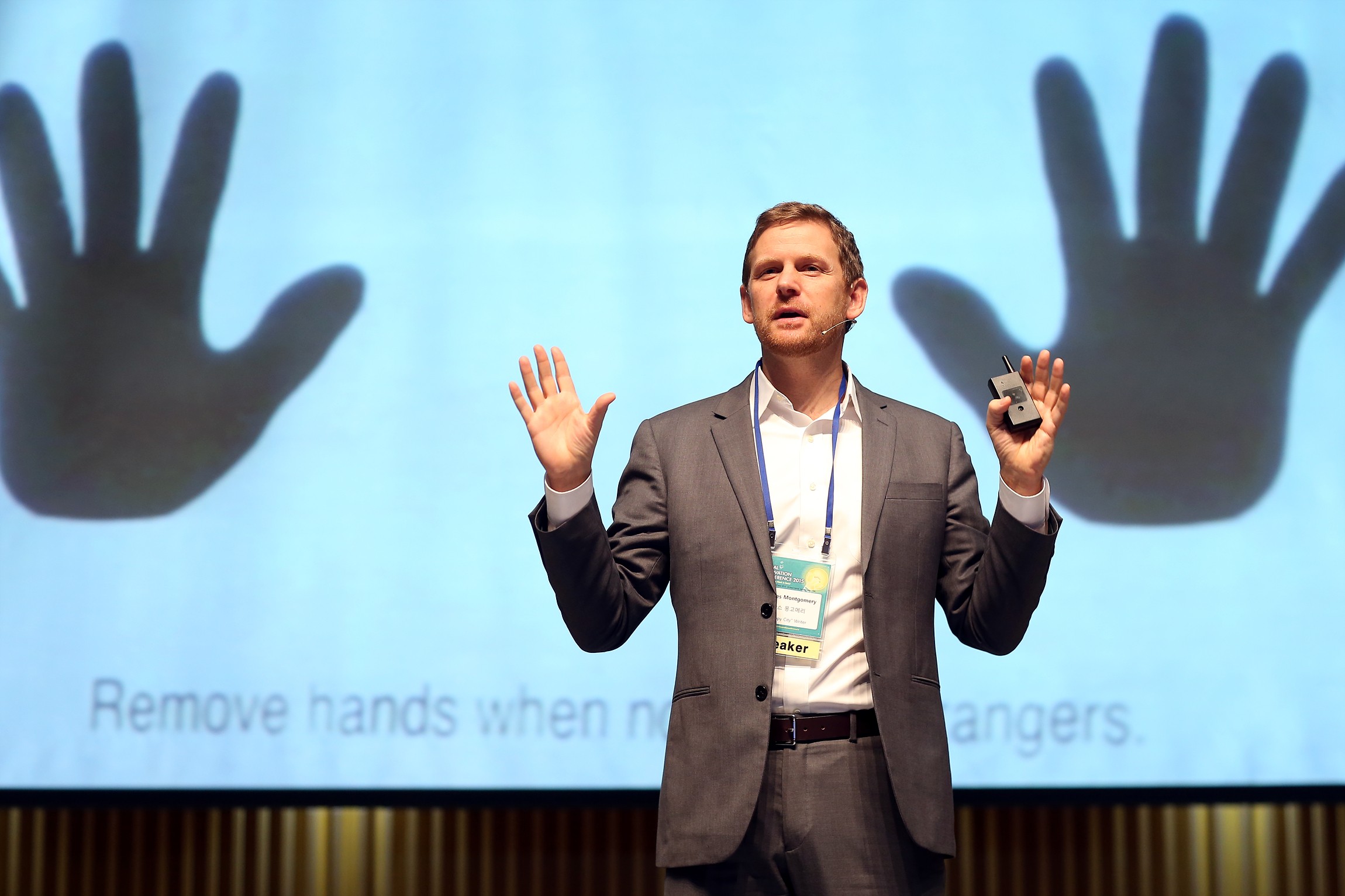 Charles_Montgomery_Horizonal