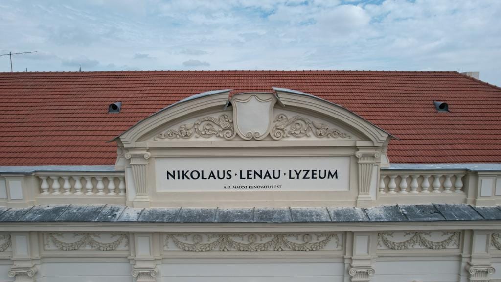 Iata cum arat  Liceul Nikolaus Lenau dup  renovare