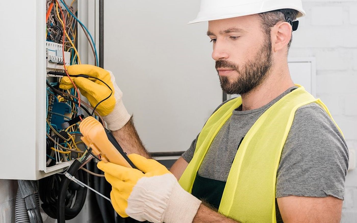 Ce face un electrician 