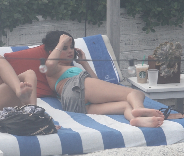 selena_gomez_la_plaja3