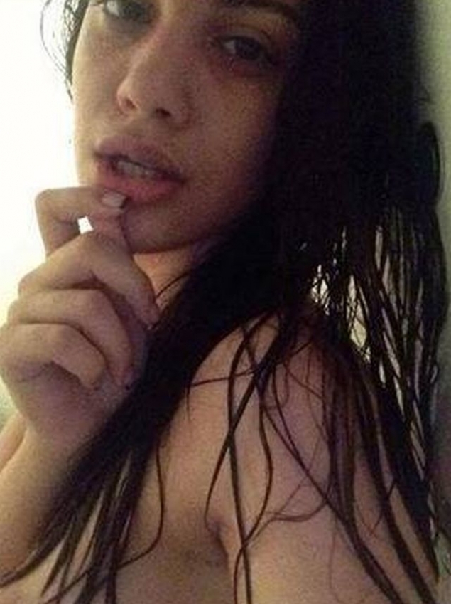 betty_salam_dezbracata