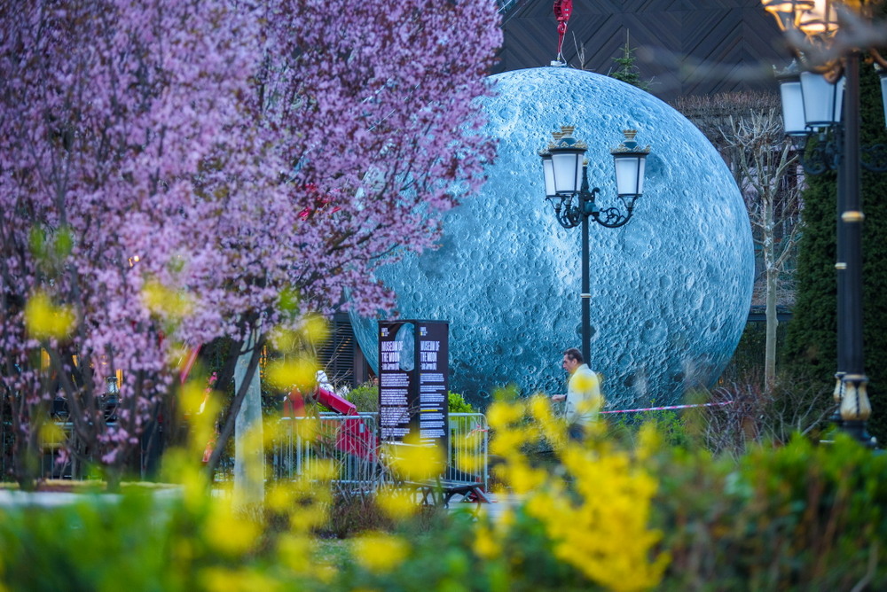 Museum of the Moon Iulius Town 01 