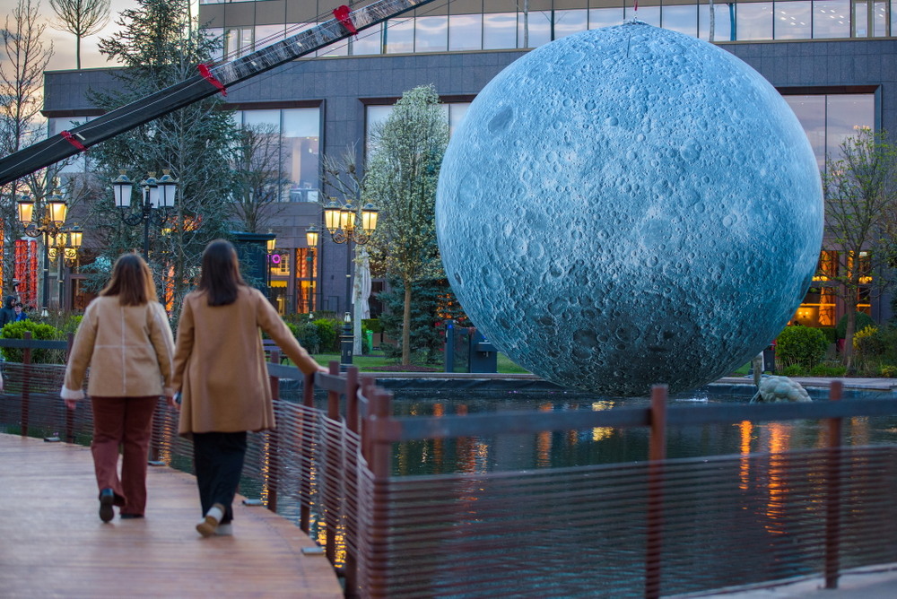 Museum_of_the_Moon_Iulius_Town_03