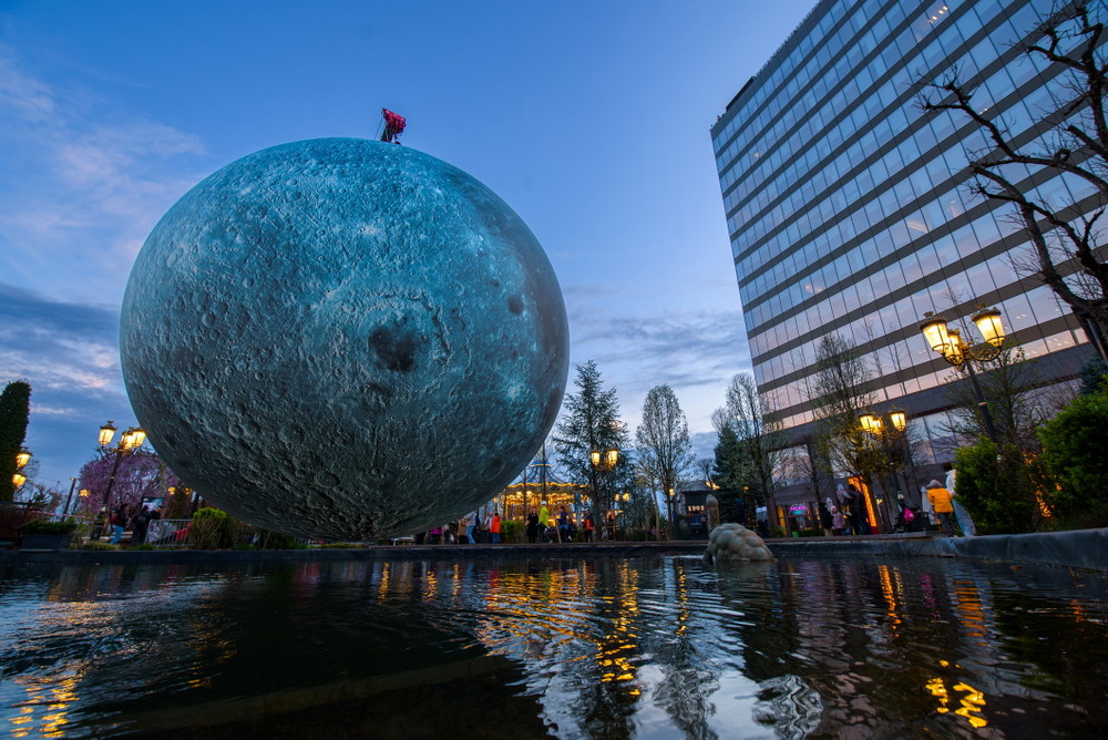 Museum_of_the_Moon_Iulius_Town_05